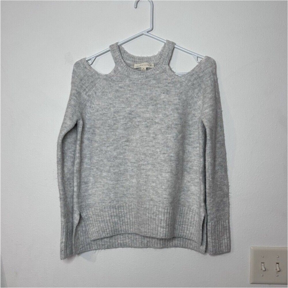 LOVE STITCH Gray Cold Shoulder Crew Neck Knit Pullover Sweater Size S